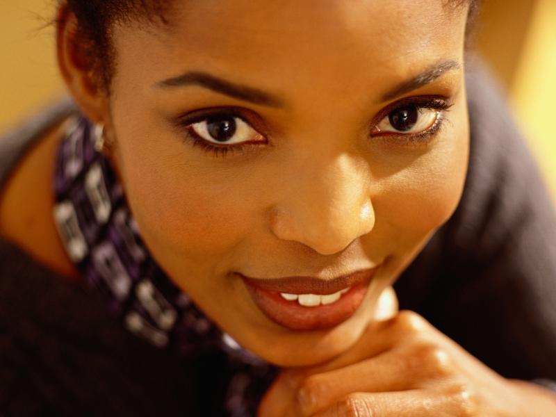 She implemented a custom face structure that she can change any time now to not get bothered anymore by any paparazzi.